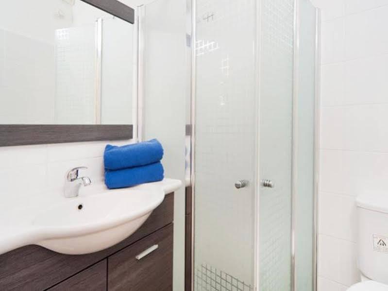 Stunning 2Br Apt W Balcony In City Center By Sea N' Rent *